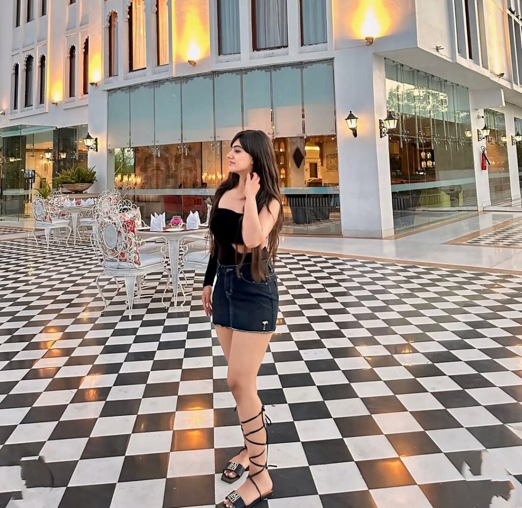 Model Pooja