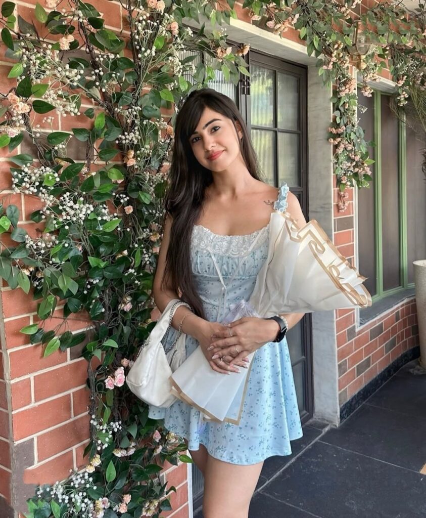 Model Pooja
