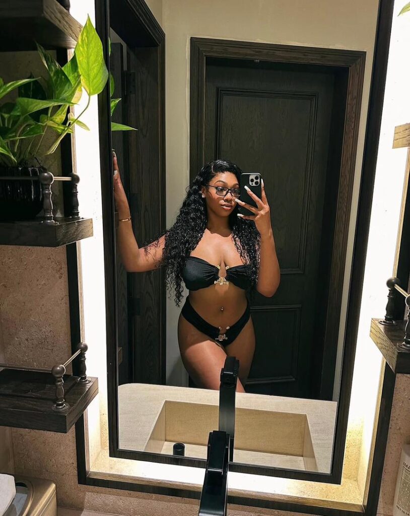 Mia